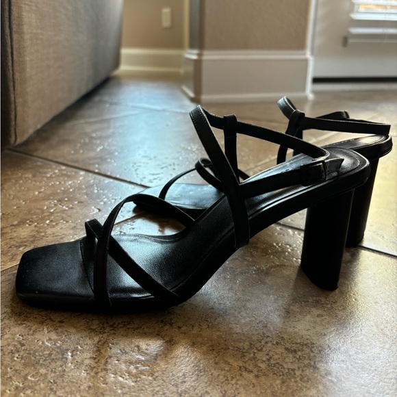 Banana Republic Black Leather Block Heels - Women’s Size 8 - Picture 3 of 5